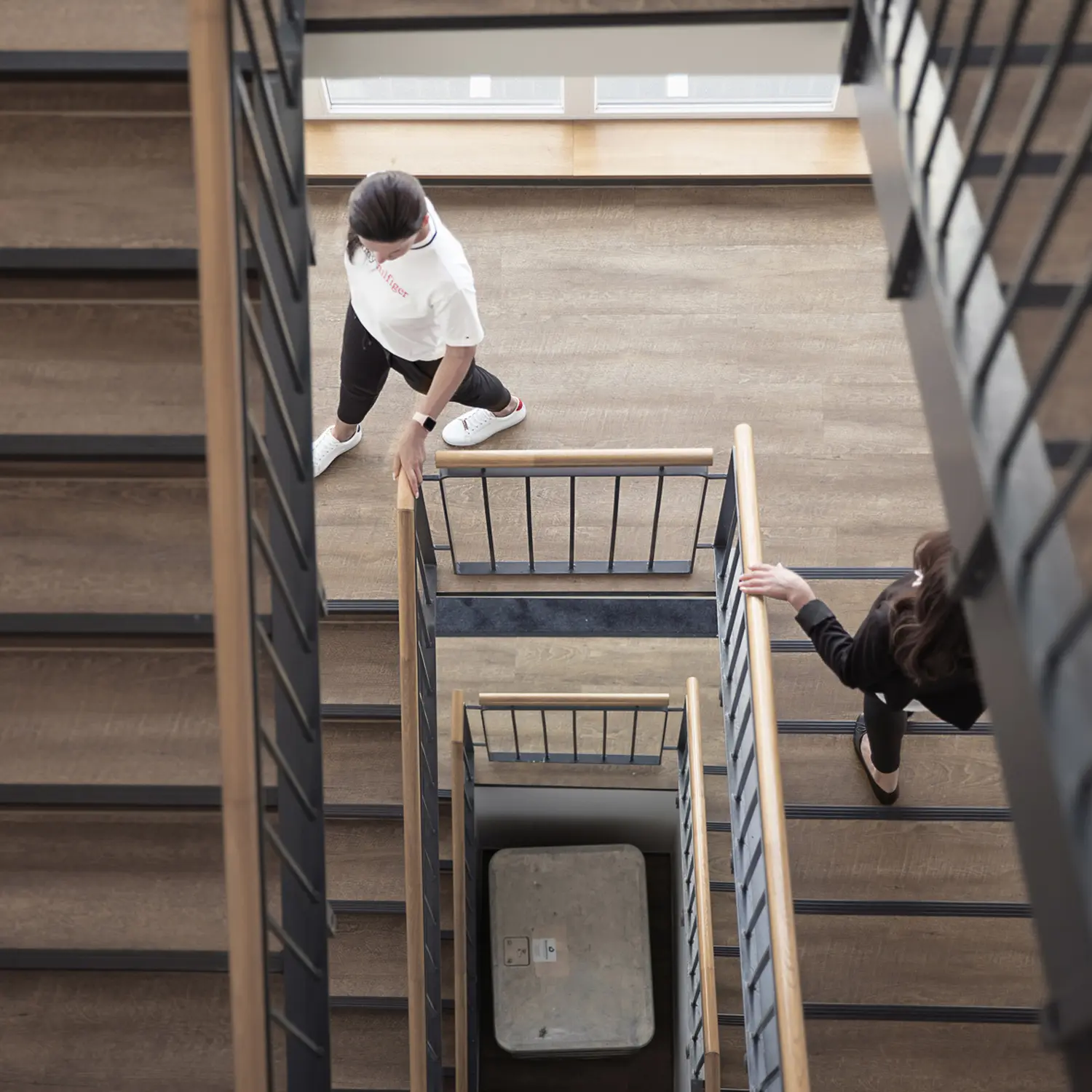 Treppe eines modernen Bürogebäudes. Von der Finomen GmbH