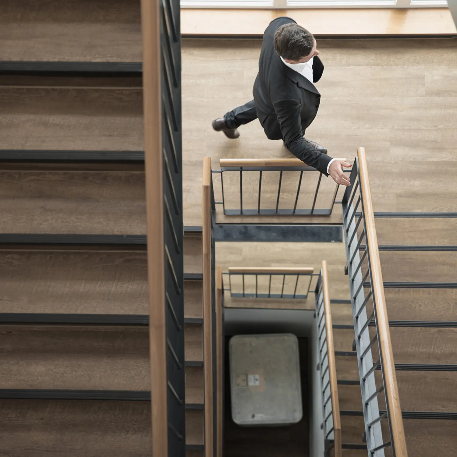 Die Treppe eines modernen Bürogebäudes von der Finomen GmbH